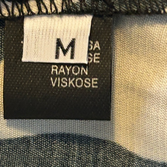 Marilyn’s Monochrome Geometric Wide-Leg Pants - Picture 6 of 6